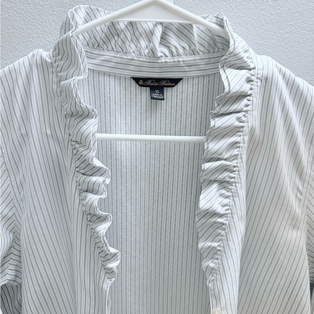 Brooks Brothers Women’s 10 Button Down Ivory & Blue Striped Ruffle Collar Blouse - Picture 3 of 9